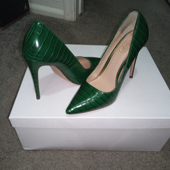 Shoes - Women's Textured Pumps